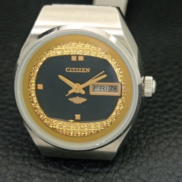 Vintage 1977 Citizen Automatic Womans Silver Watch W/daydate & Gold accents main image 10